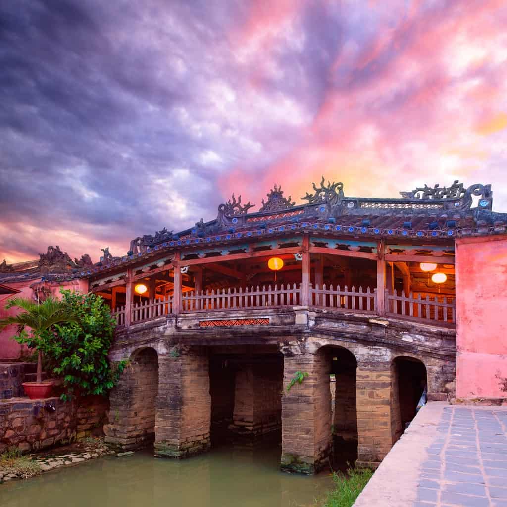 Bức Tượng Đá Trong Chùa Cầu Hội An