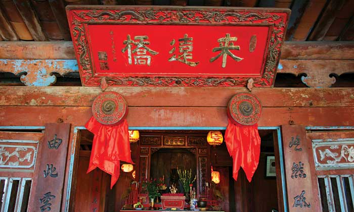 Kiến trúc bên trong chùa cầu